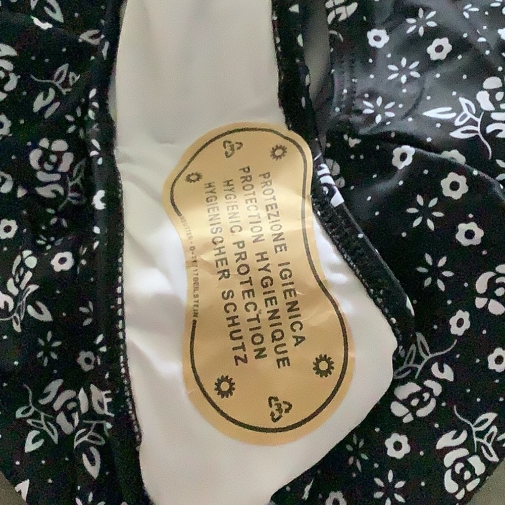 One Piece Ditsy floral Swimsuit NWOT - Picture 3 of 7